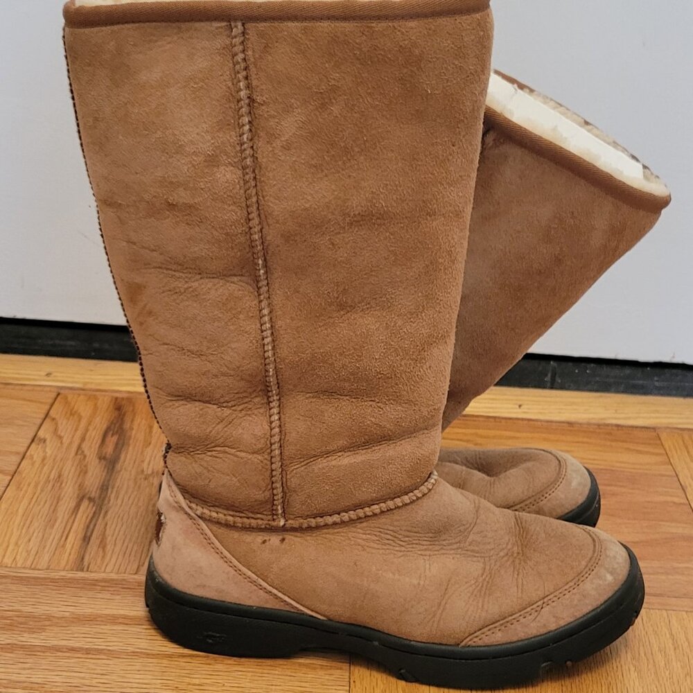 Ugg Boots, size 8 - Picture 2 of 5